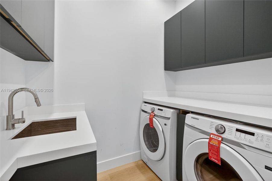 Close-up of interior finishes inside a home in , Fort Lauderdale (Image 21).