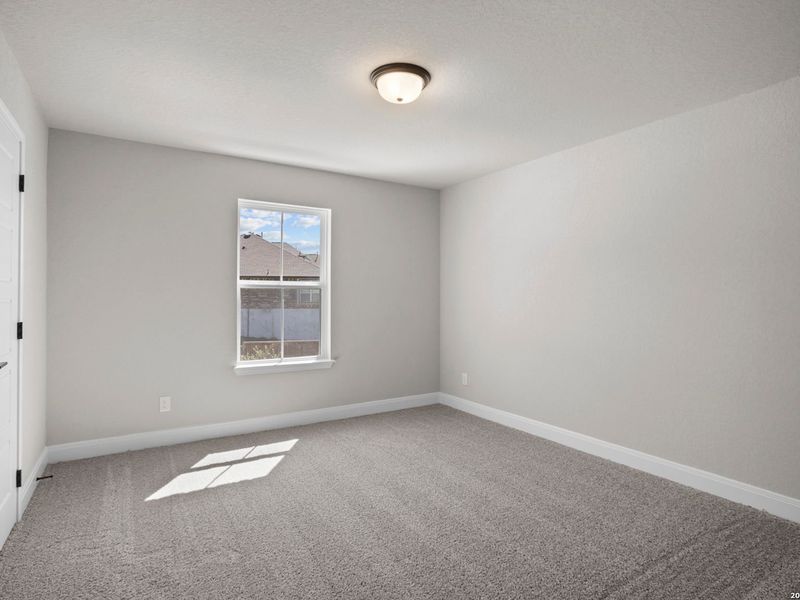 Spacious, unfurnished interior of a new home in Ladera, San Antonio (Image 38).