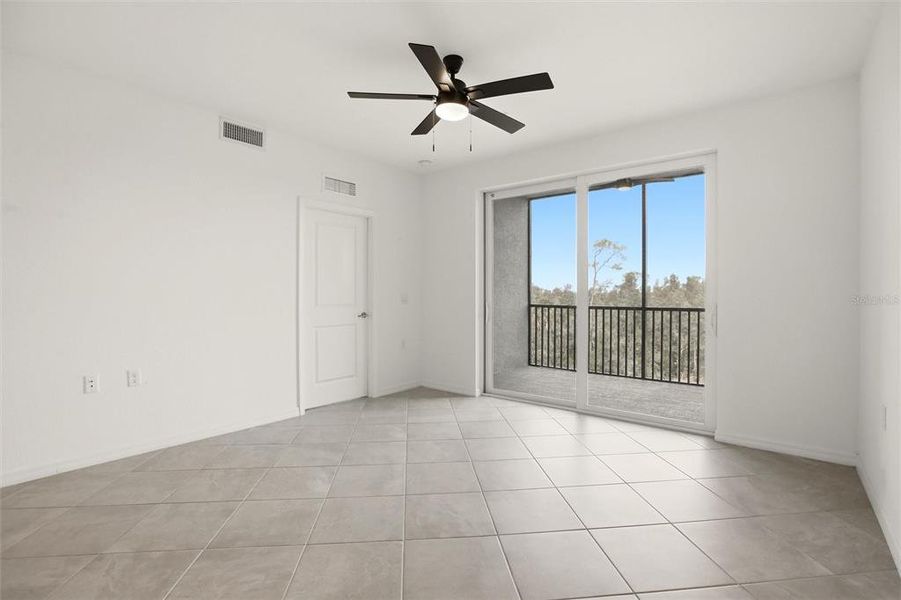 Spacious, unfurnished interior of a new home in , Punta Gorda (Image 21).