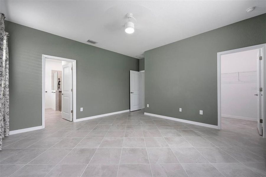 Spacious, unfurnished interior of a new home in , Venice (Image 39).