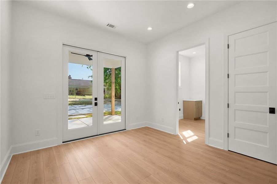 Spacious, unfurnished interior of a new home in , Calhoun (Image 17).