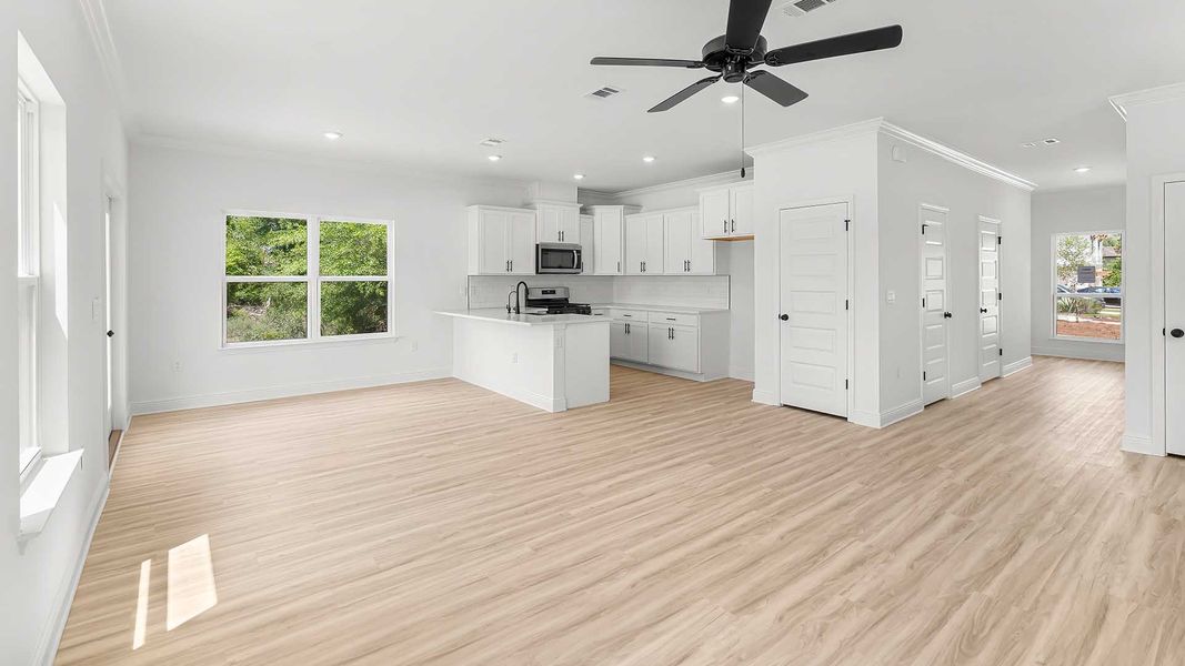 Spacious, unfurnished interior of a new home in Colonial East, Panama City Beach (Image 16).