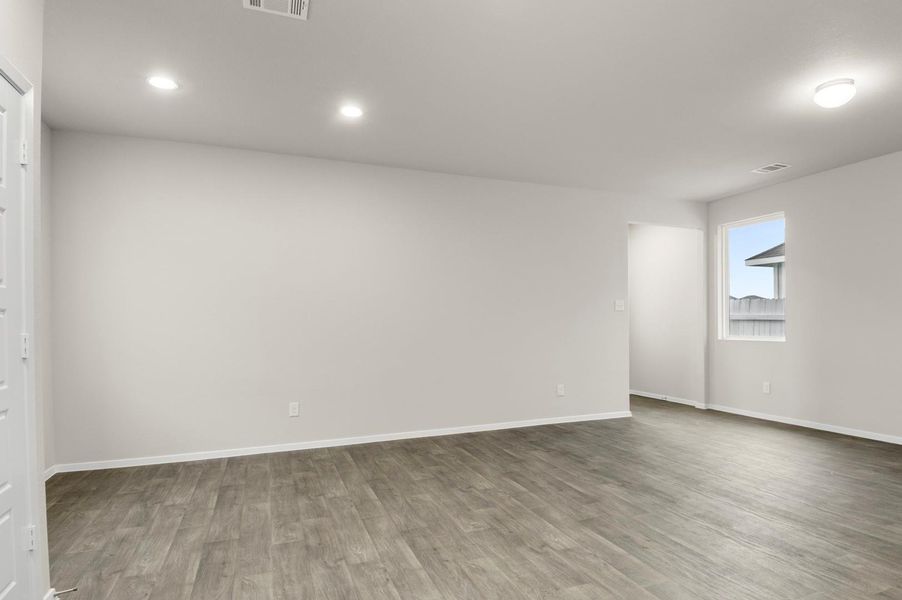Spacious, unfurnished interior of a new home in Casetta Ranch, Kyle (Image 27).