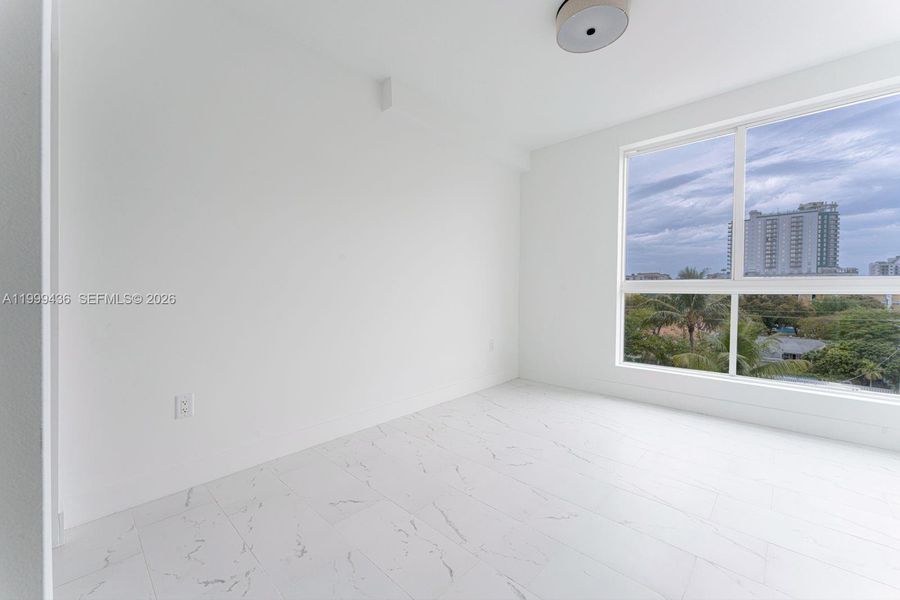 Spacious, unfurnished interior of a new home in , Hollywood (Image 7).