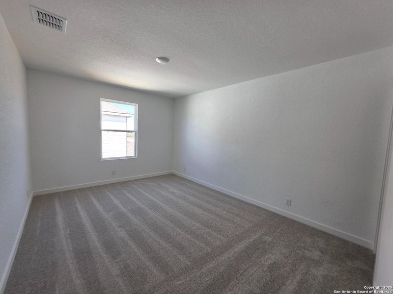 Spacious, unfurnished interior of a new home in , Schertz (Image 32).