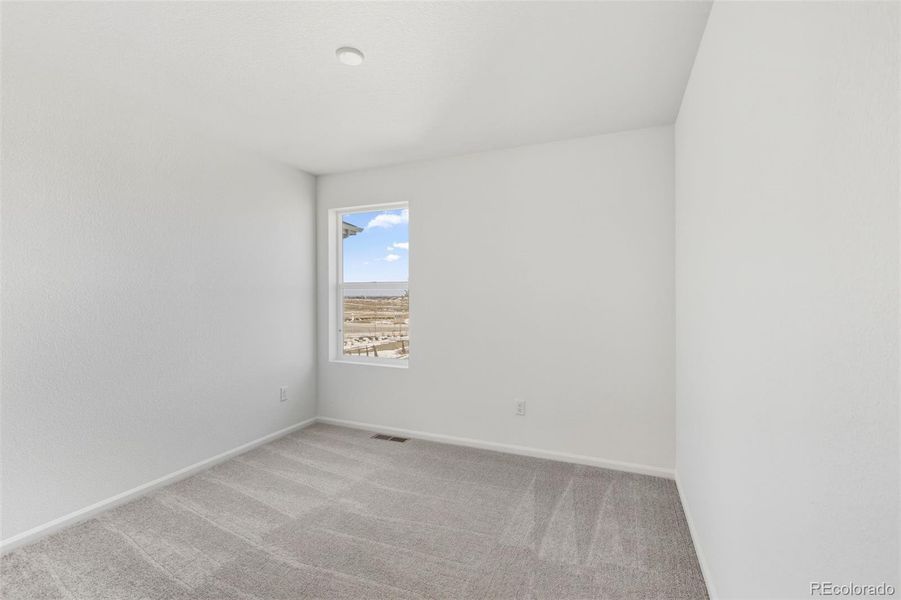 Spacious, unfurnished interior of a new home in Windler, Aurora (Image 16).