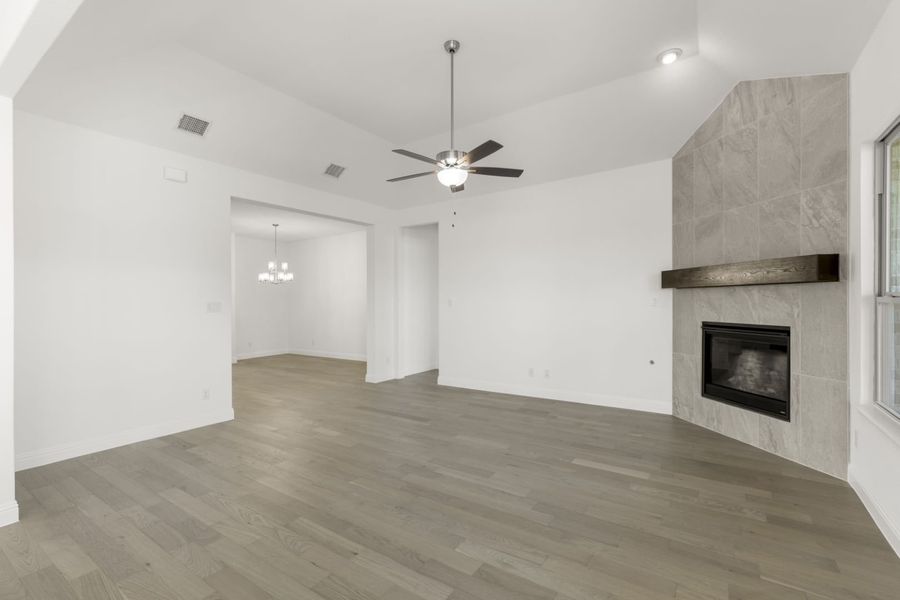Representative unfurnished interior of a home built from the Del Rio by Windsor Homes in Anna Town Square, Anna (Image 19).