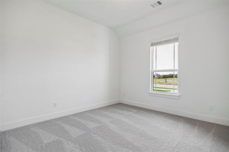 Spacious, unfurnished interior of a new home in Ten Mile Creek Estates, DeSoto (Image 26).