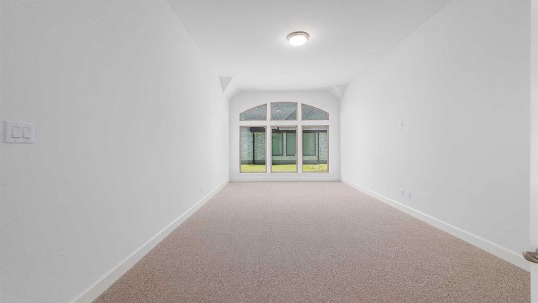 Spacious, unfurnished interior of a new home in Somerset Park 80', Rockwall (Image 20).