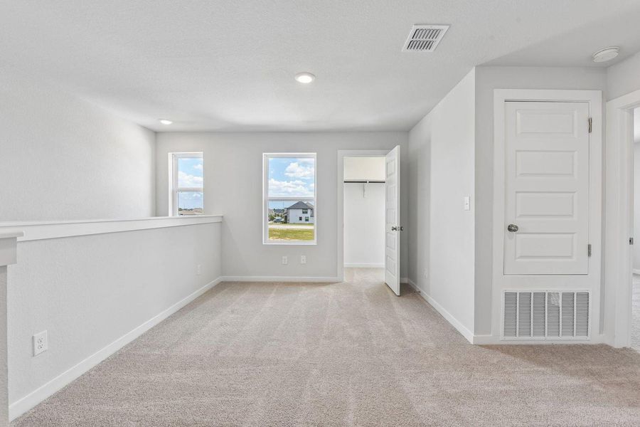 Spacious, unfurnished interior of a new home in Trinity Ranch, Elgin (Image 17).