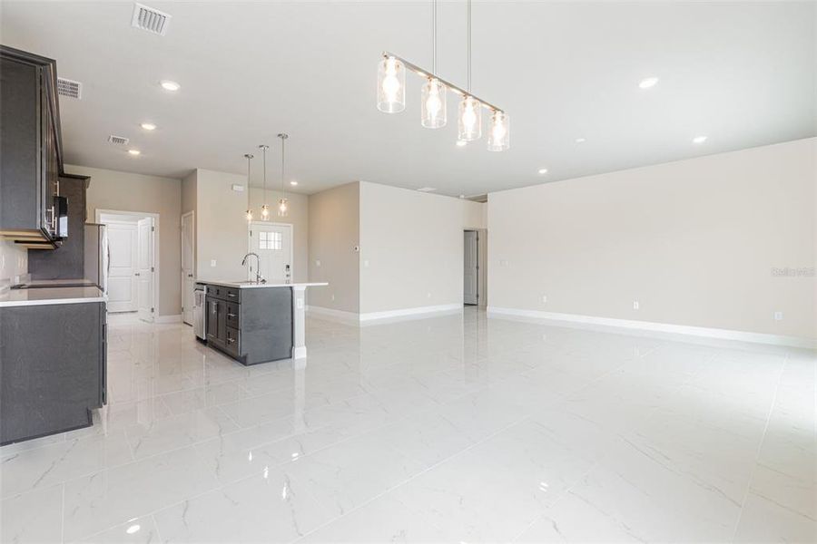 Spacious, unfurnished interior of a new home in , Port Charlotte (Image 10).