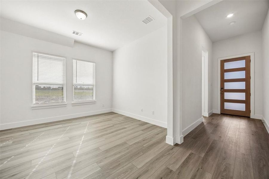 Spacious, unfurnished interior of a new home in Ten Mile Creek Estates, DeSoto (Image 14).
