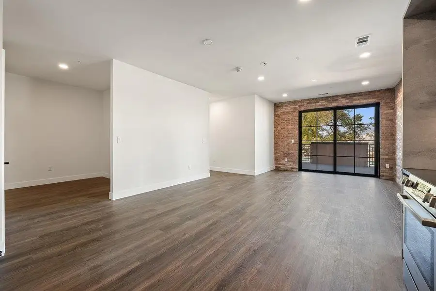 Spacious, unfurnished interior of a new home in , Austin (Image 7).