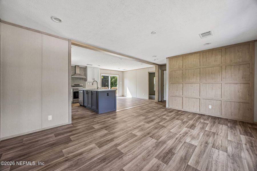 Spacious, unfurnished interior of a new home in , Yulee (Image 16).