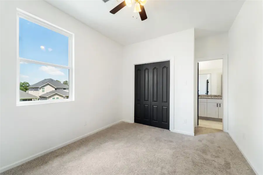 Spacious, unfurnished interior of a new home in , Houston (Image 12).
