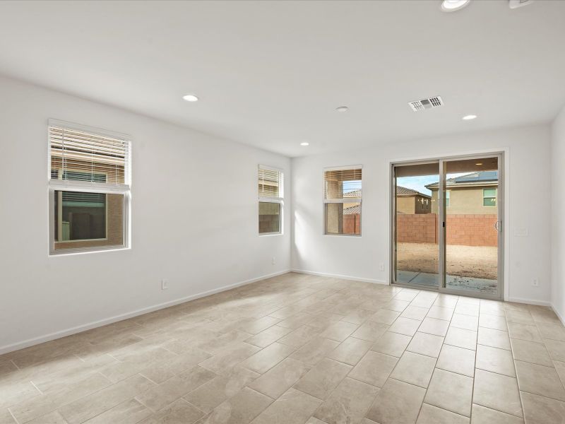 Spacious, unfurnished interior of a new home in Hanson Ridge, Vail (Image 9).