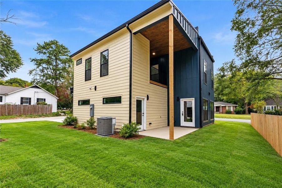 Exterior details and patio area of a home in , Forest Park (Image 3).