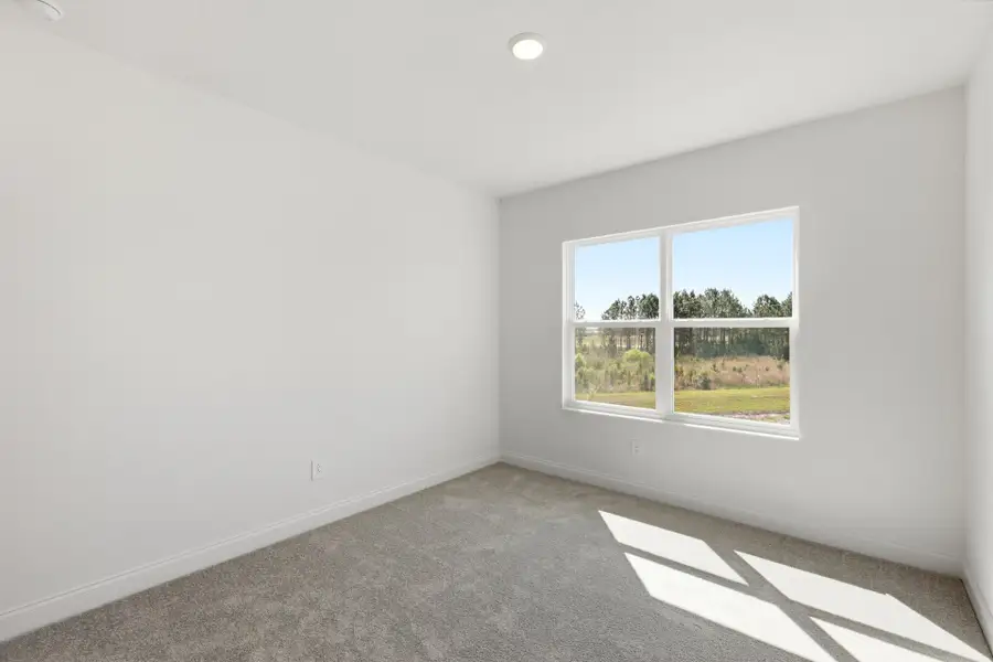 Spacious, unfurnished interior of a new home in Tamarack at Two Rivers, Zephyrhills (Image 18).