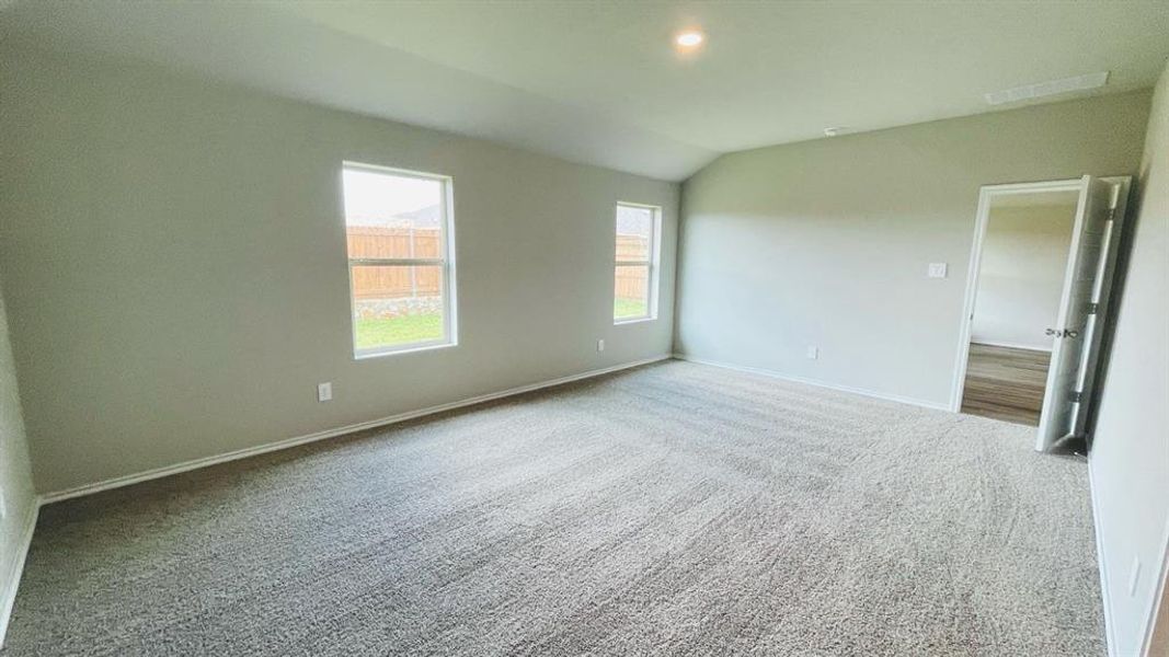 Spacious, unfurnished interior of a new home in Sunnycreek, Crowley (Image 16).