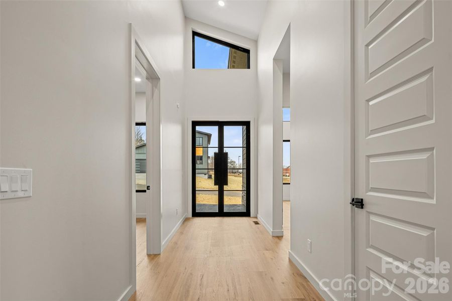 Spacious, unfurnished interior of a new home in , Asheville (Image 28).