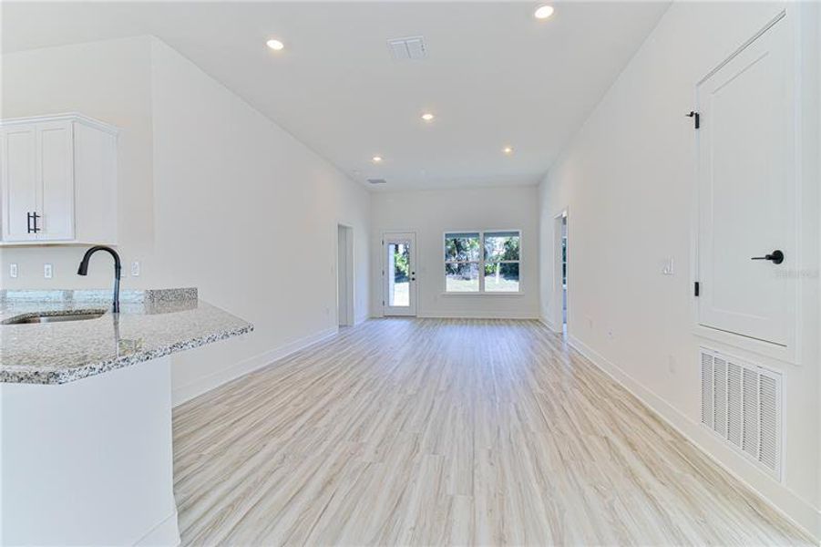 Spacious, unfurnished interior of a new home in Briarwood, Alachua (Image 9). Spacious, unfurnished interior of a new home in Briarwood, Alachua (Image 9).