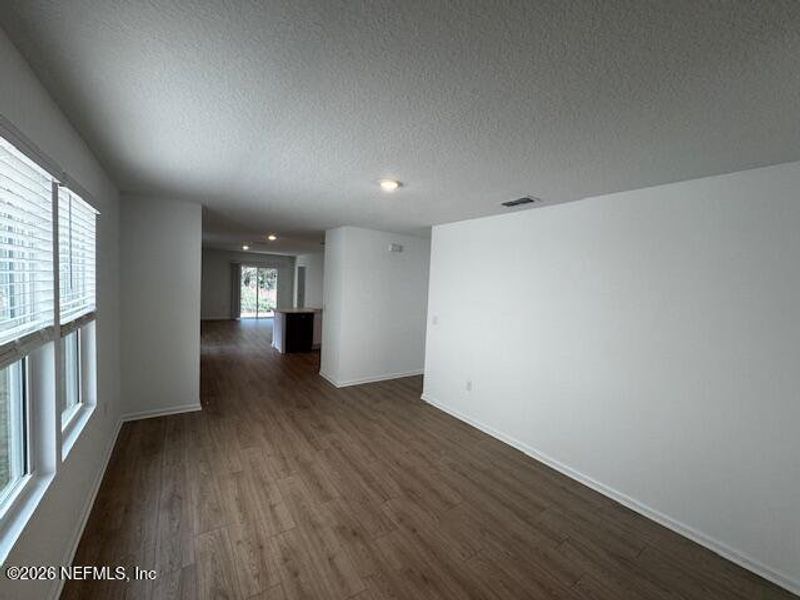 Spacious, unfurnished interior of a new home in Copes Landing, Jacksonville (Image 24).