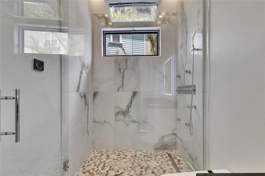 Spacious, unfurnished interior of a new home in , Apollo Beach (Image 81).