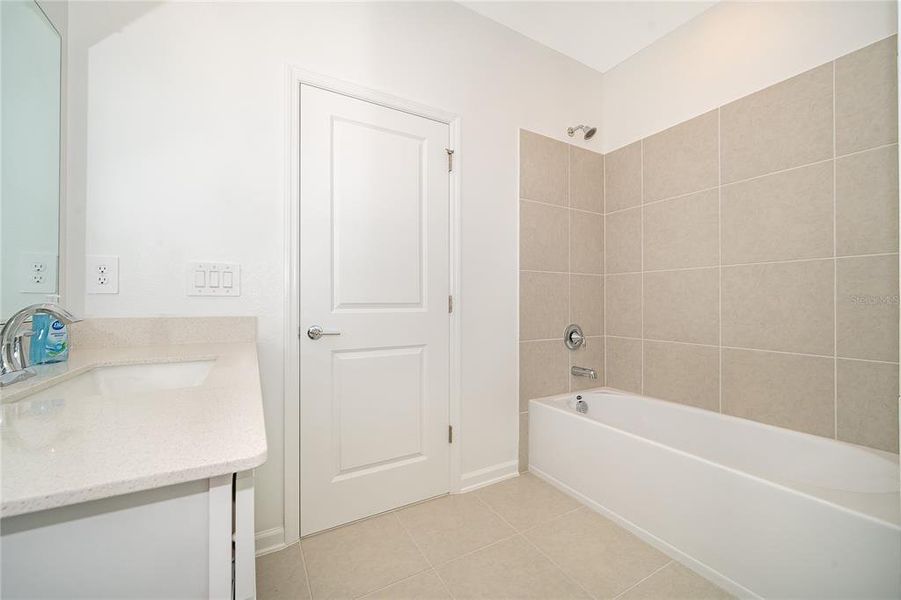 Furnished interior view inside a new home in , Orlando (Image 12).