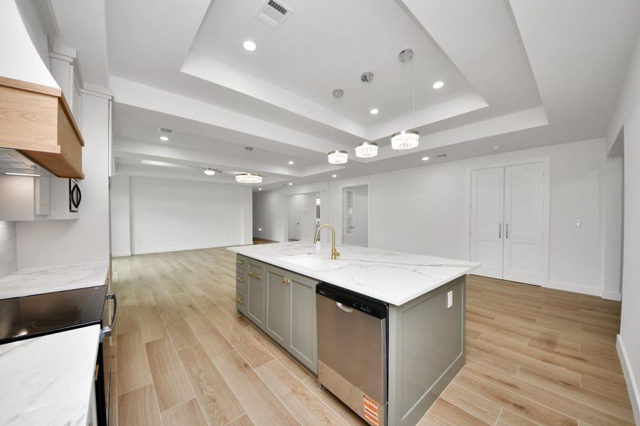 Spacious Kitchen Island Spacious Kitchen Island