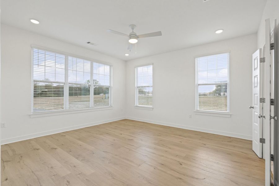 Spare room with light wood-style floors, a ceiling fan, and recessed lighting