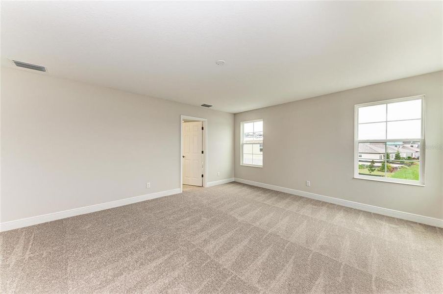 Spacious, unfurnished interior of a new home in Mirada, San Antonio (Image 18).