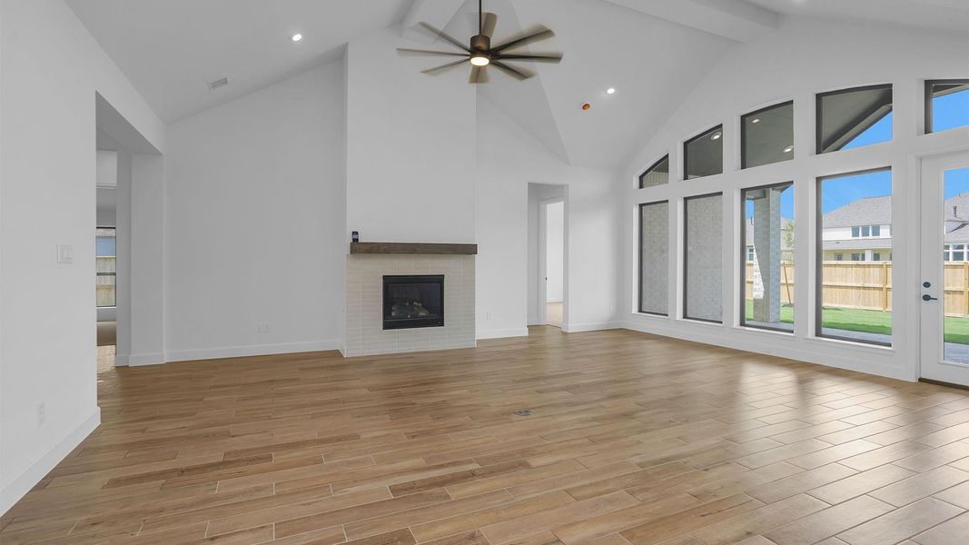 Spacious, unfurnished interior of a new home in Meridiana 70', Manvel (Image 11). Spacious, unfurnished interior of a new home in Meridiana 70', Manvel (Image 11).