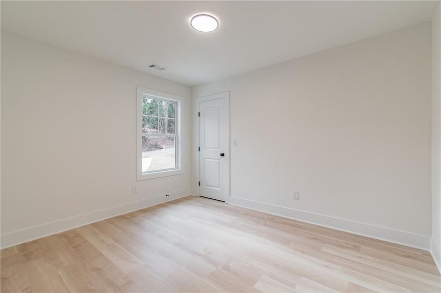 Spacious, unfurnished interior of a new home in , Gainesville (Image 30).
