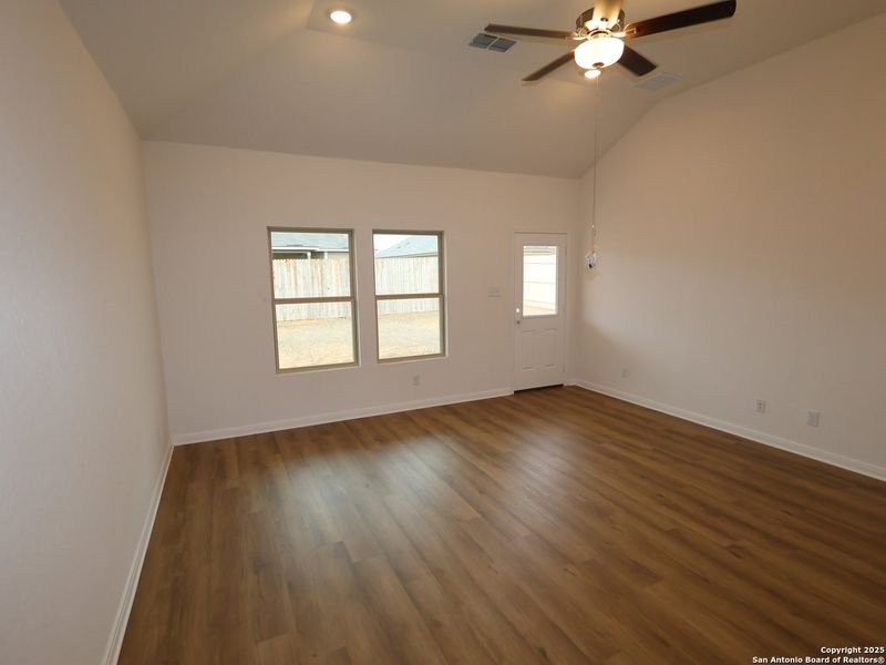 Spacious, unfurnished interior of a new home in Park Place, New Braunfels (Image 26).