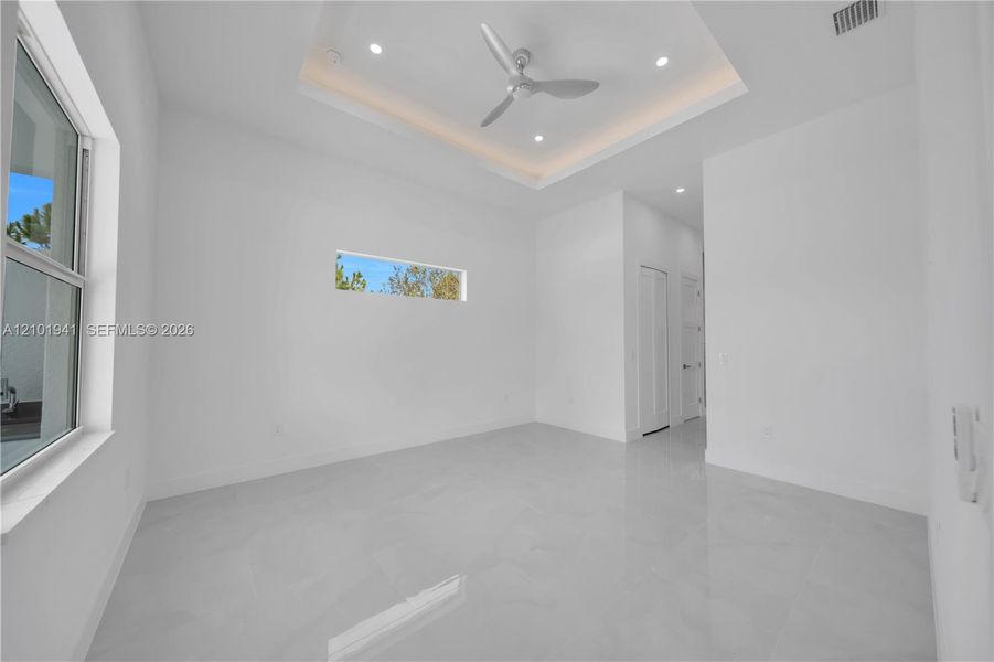 Spacious, unfurnished interior of a new home in , Lehigh Acres (Image 27).