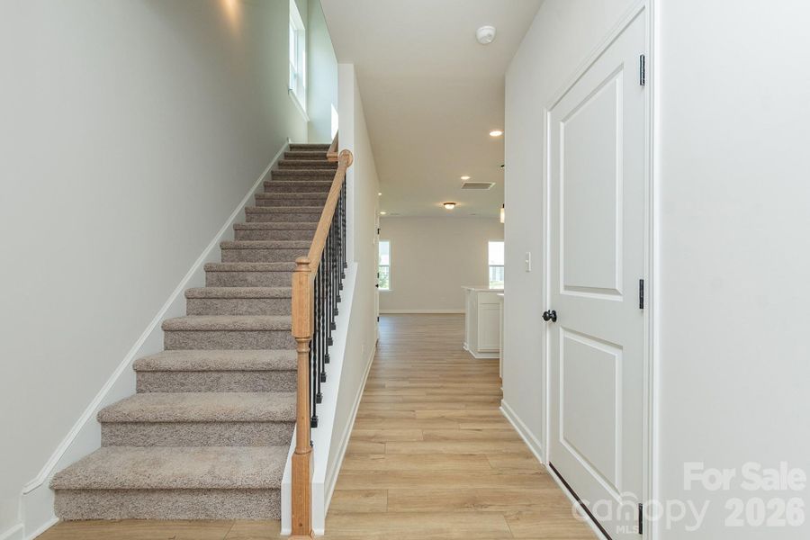 Spacious, unfurnished interior of a new home in Sunset Meadows, Charlotte (Image 11).