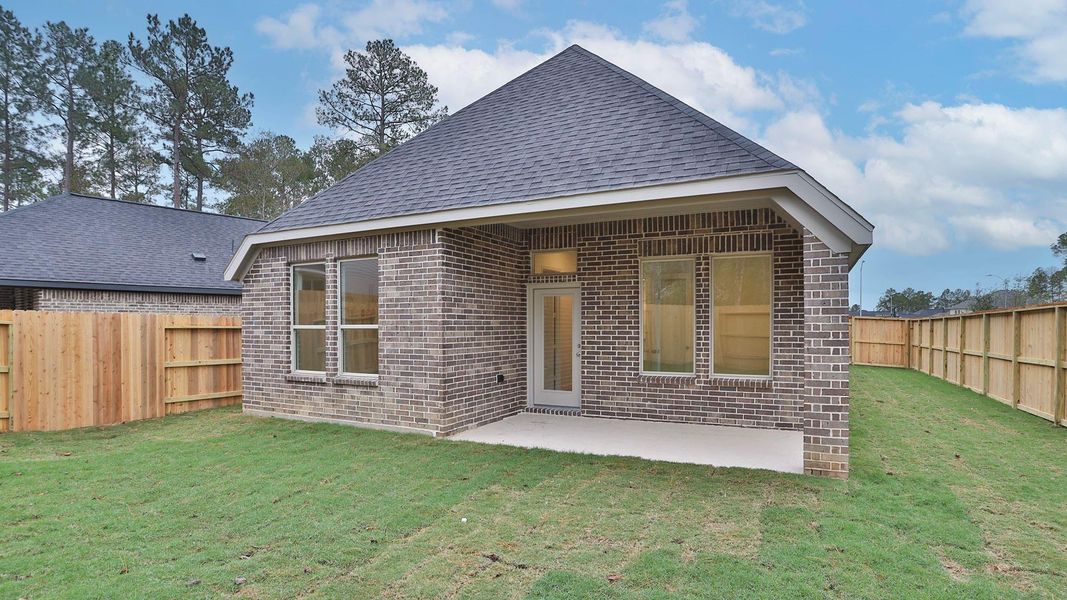 Exterior details and patio area of a home in Woodhavyn 40', Magnolia (Image 2). Exterior details and patio area of a home in Woodhavyn 40', Magnolia (Image 2).