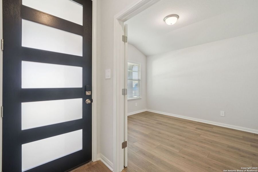 Spacious, unfurnished interior of a new home in Estancia Ranch - Premier Series, San Antonio (Image 17).