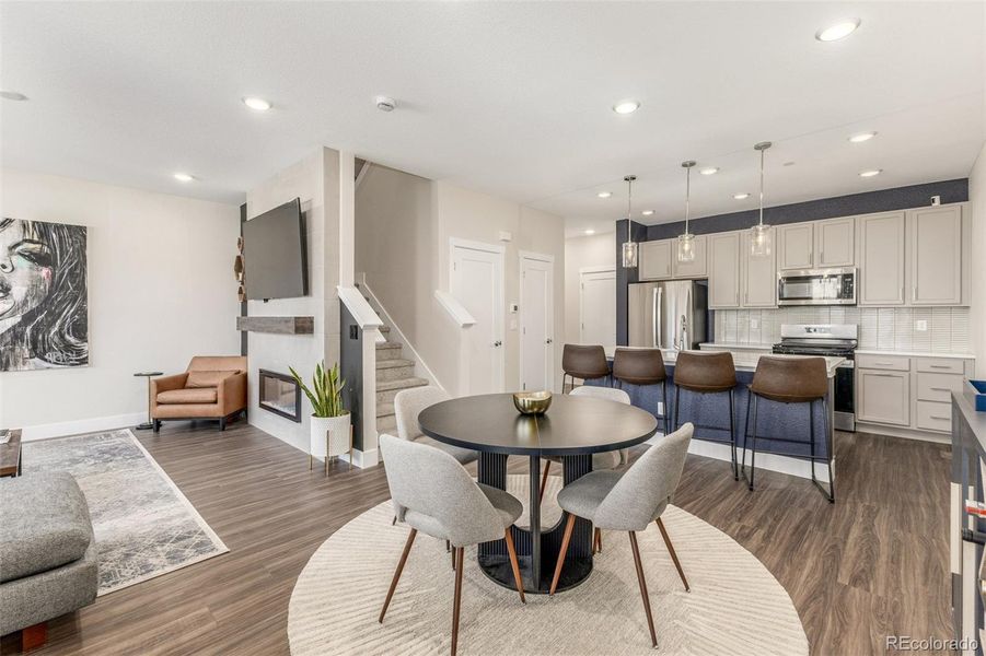 Dining Area Dining Area