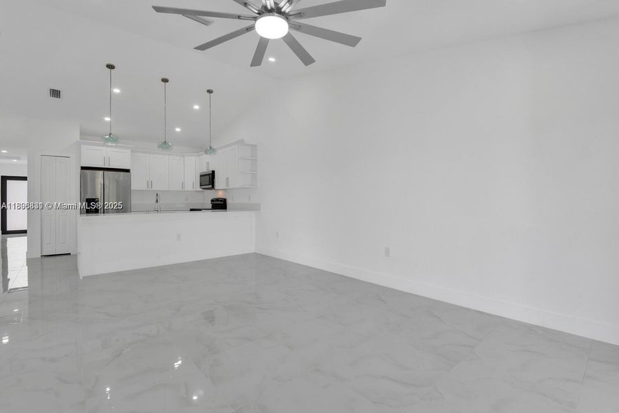 Spacious, unfurnished interior of a new home in , Lehigh Acres (Image 24).