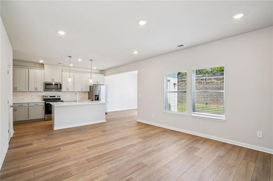 Spacious, unfurnished interior of a new home in Hawthorne Station, College Park (Image 20).