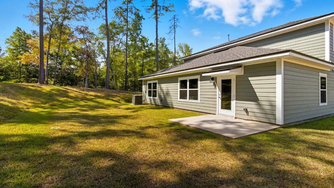 Exterior details and patio area of a home in Olson Ridge, Tallahassee (Image 3).