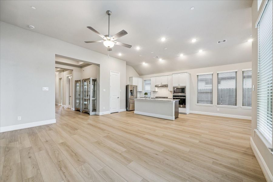 Spacious, unfurnished interior of a new home in Edgewater, Webster (Image 13). Spacious, unfurnished interior of a new home in Edgewater, Webster (Image 13).