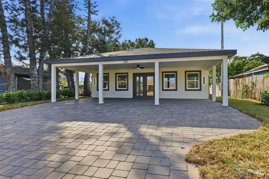Exterior details and patio area of a home in , Palmetto (Image 3).