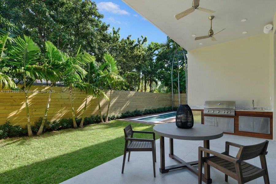 Exterior details and patio area of a home in , Miami (Image 21).