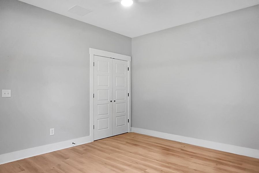 Spacious, unfurnished interior of a new home in , Walterboro (Image 25).