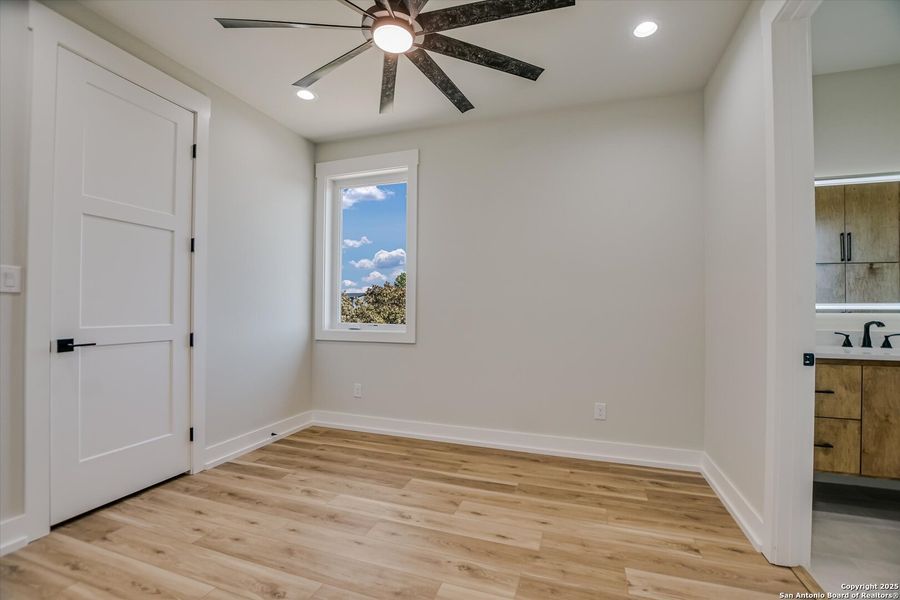 Spacious, unfurnished interior of a new home in , Kingsland (Image 26).