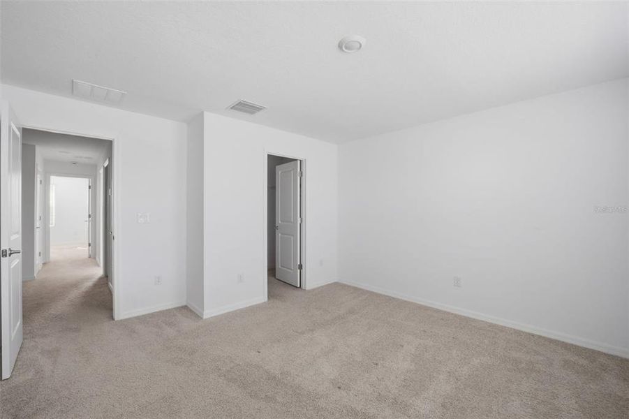 Spacious, unfurnished interior of a new home in , Wesley Chapel (Image 19).