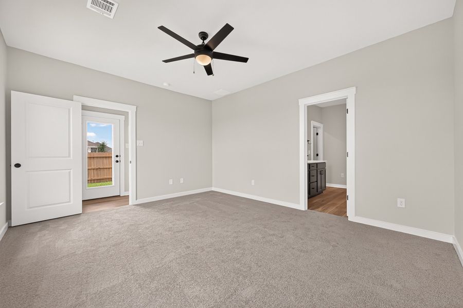Spacious, unfurnished interior of a new home in Aldeana, Bonney (Image 37).