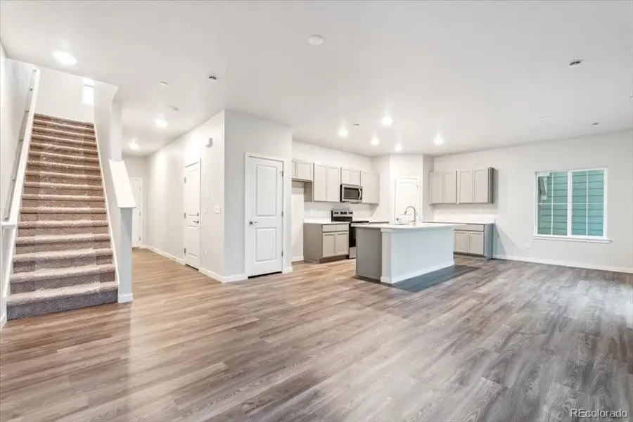 Spacious, unfurnished interior of a new home in Legato, Commerce City (Image 16).